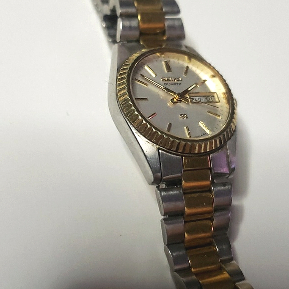 Seiko Quartz Vintage Water Resistant Two Tone Jubilee Band Fluted Bezel Watch - Picture 3 of 16